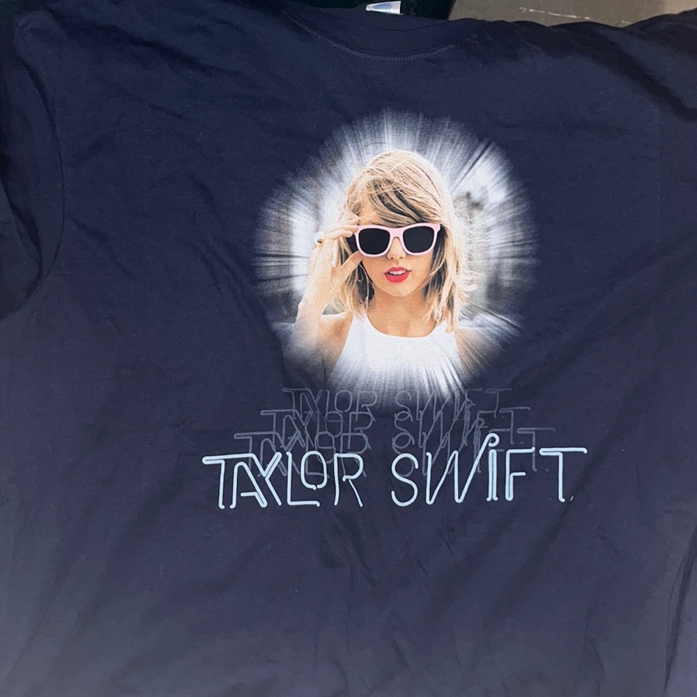 TAYLOR SWIFT 1989 TOUR TSHIRT SIZE 2XL